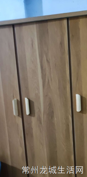 转让二手衣柜和桌子板凳