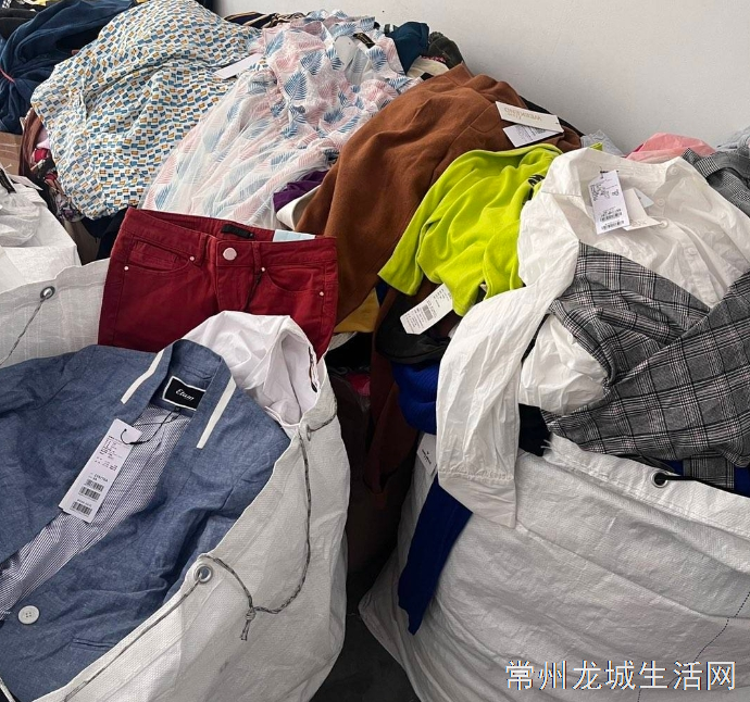 超低价打包处理一批库存积压服装