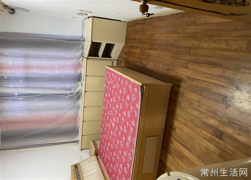 勤业五村3室一厅，出租，出门就是2号线地铁口，马路对面就是菜场