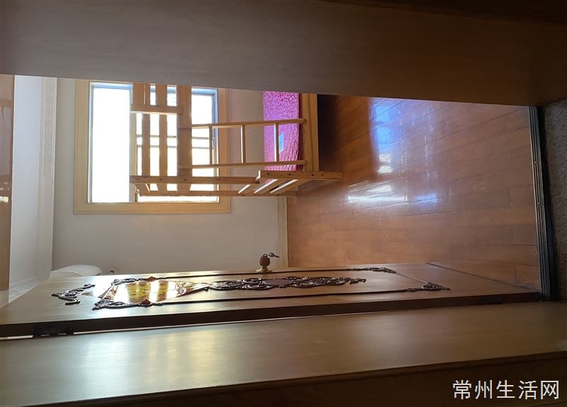 勤业五村3室一厅，出租，出门就是2号线地铁口，马路对面就是菜场