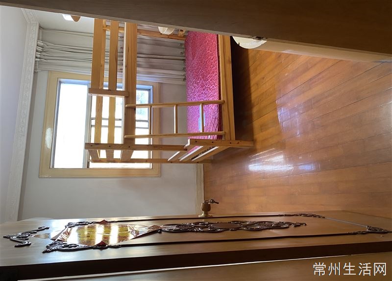 勤业五村3室一厅，出租，出门就是2号线地铁口，马路对面就是菜场