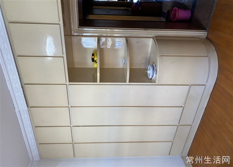勤业五村3室一厅，出租，出门就是2号线地铁口，马路对面就是菜场