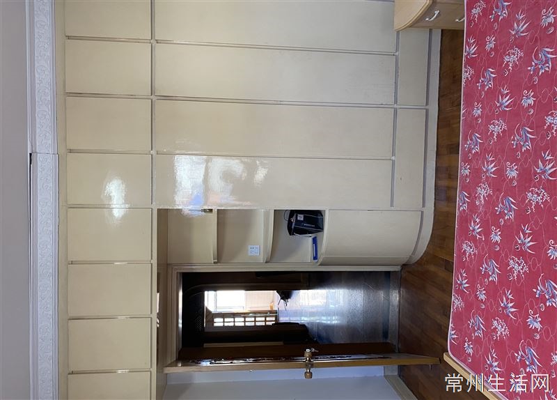 勤业五村3室一厅，出租，出门就是2号线地铁口，马路对面就是菜场