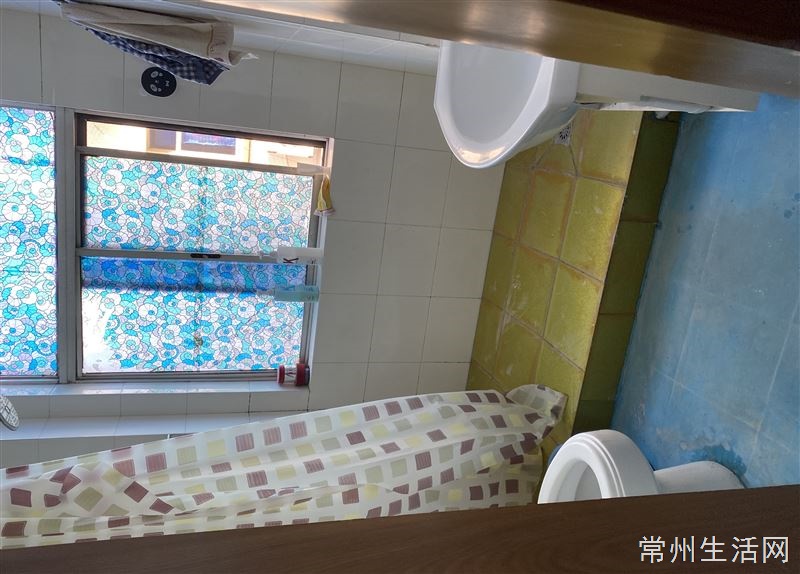 勤业五村3室一厅，出租，出门就是2号线地铁口，马路对面就是菜场